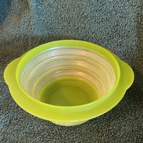 Tupperware Expandable Bowl - Picture 6 of 6